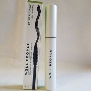 Well People Expressionist Pro Mascara in Pro Black